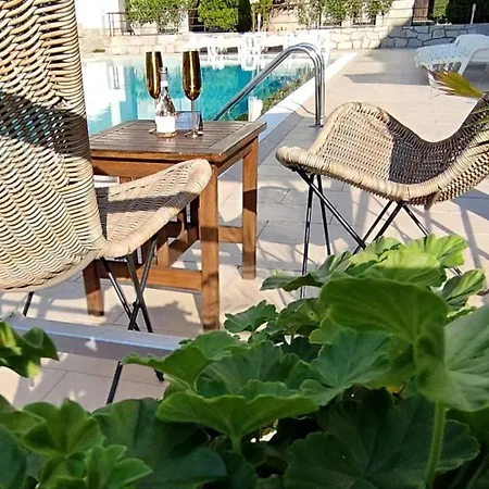 Charming 1 Bedroom For 2 People Slăntjev Brjag